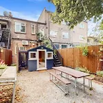 Spacious 2 Bedroom Flat With Garden In Acton