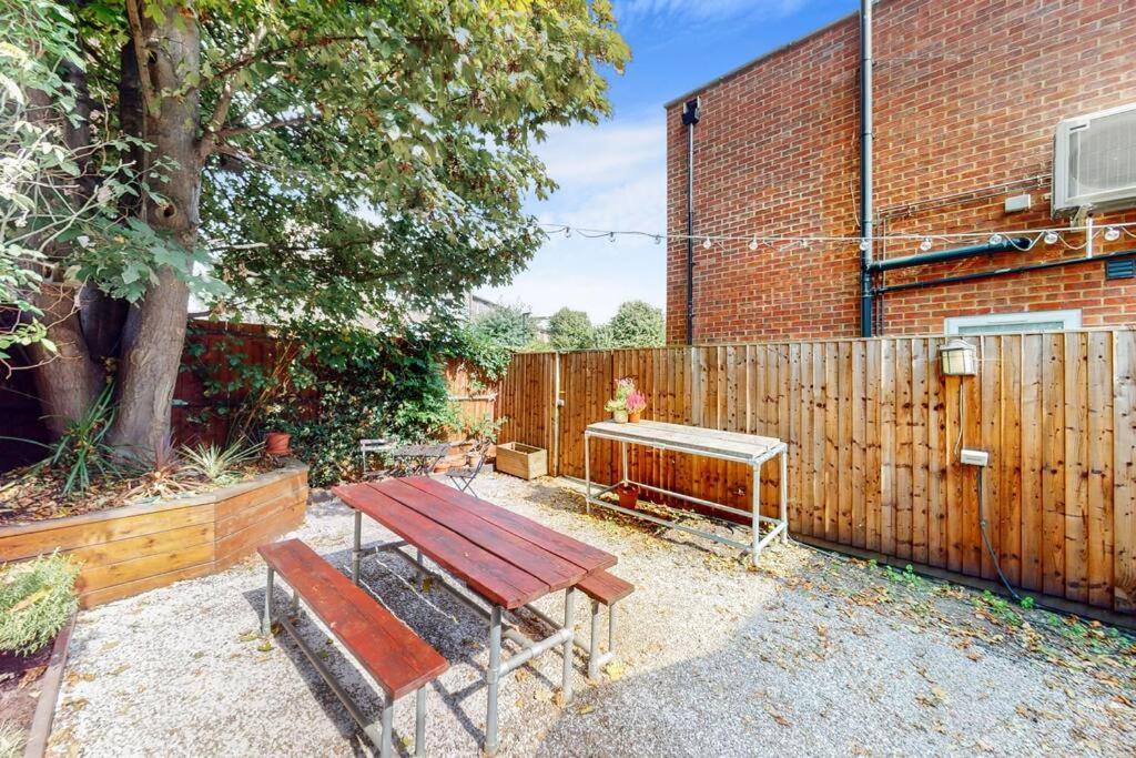 Spacious 2 Bedroom Flat With Garden In Acton Appartamento