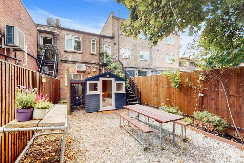 Appartamento Spacious 2 Bedroom Flat With Garden In Acton Londra